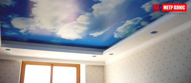 Натяжной потолок в детскую с изображением облаков
