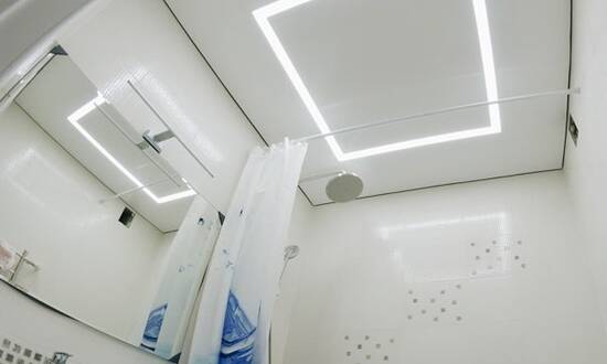 Светополосы на натяжном потолке 3 кв.м. - Ванная - 