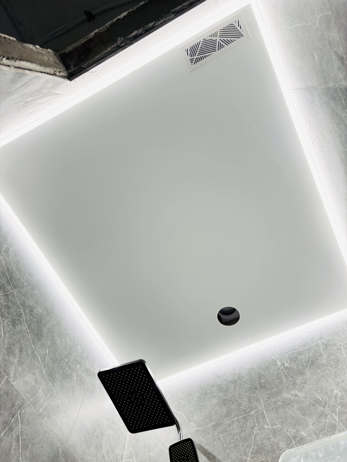 Ванна - парящая подсветка